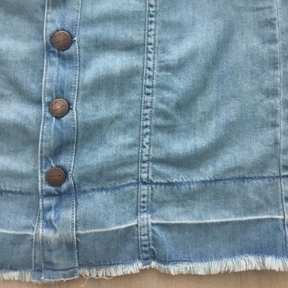 Current/Elliott "Short Sally" Basic Retro Denim Skirt in Light Wash Chambray - Picture 7 of 9